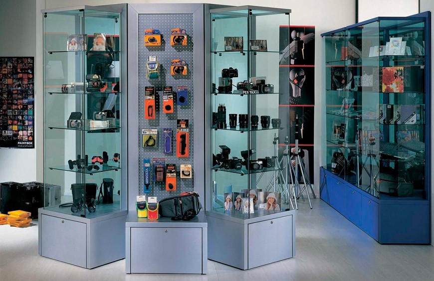 ¿Qué se puede exhibir en una vitrina mostrador?